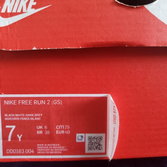 Running shoes - Picture 2 of 2